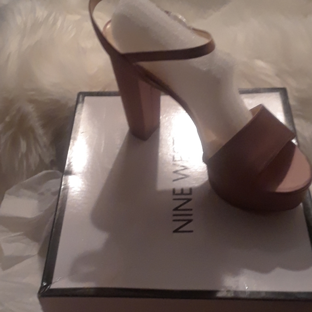 Nine West - Picture 2 of 3